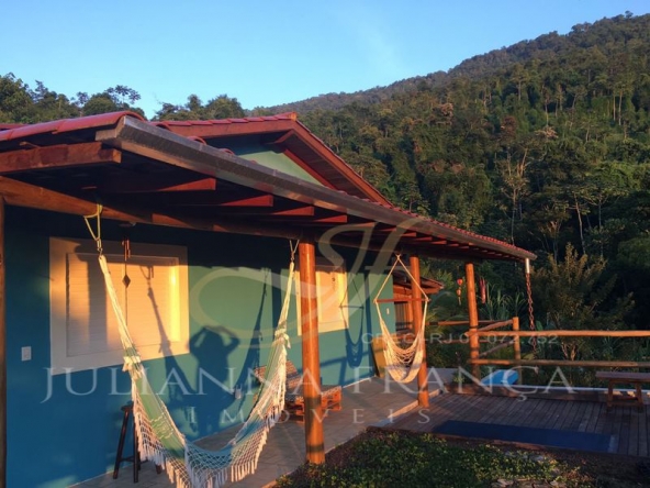 Maravilhosa casa a venda de frente e com vista para o mar alto padrão em Paraty na localidade do Corumbê no RJ.