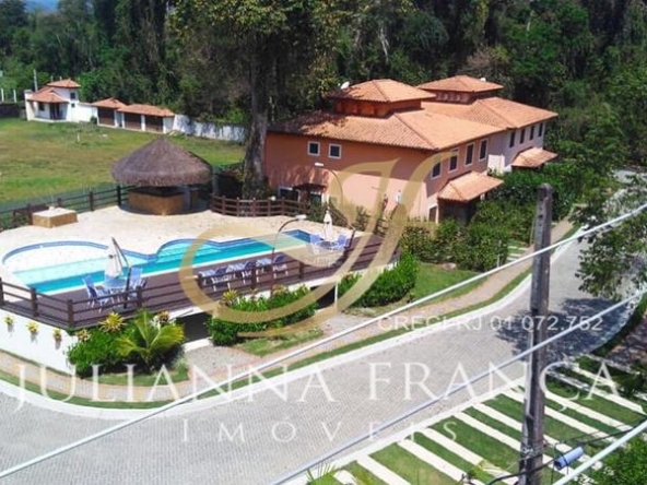 Casa a venda em Paraty em Condomínio no valorizado bairro Portal das Artes próximo do Centro Histórico da cidade.