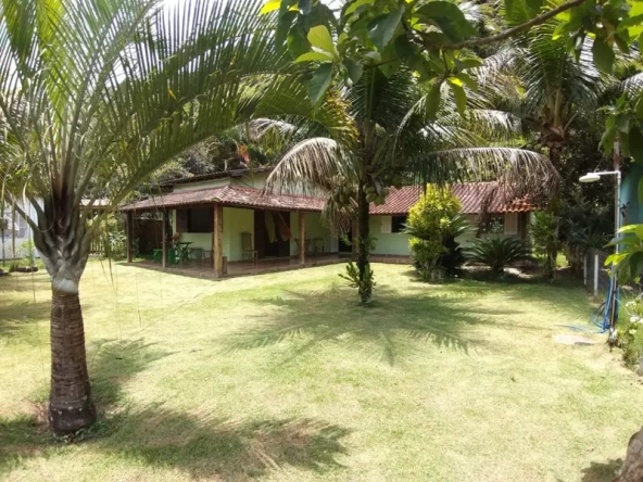 Casa perto de um belo manguezal, berçário de várias espécies de peixes e crustáceos, a venda perto da praia do Paraty Mirim.